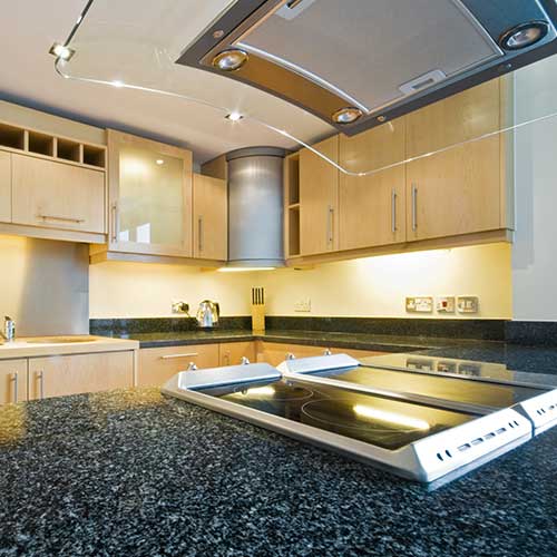 KG - Kitchen appliances with extractor fan and four ring hob